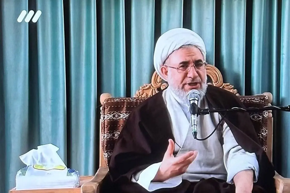 بی‌خردهای غربی زنان شهوت‌ران و آلوده دامن را به عنوان الگو مطرح می‌کنند