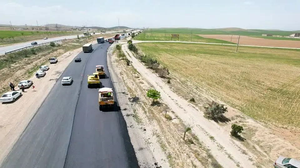 اجرای ۲۷ کیلومتر روکش آسفالت در راههای استان همدان