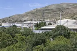 بازسازی انبارهای نفت شهران و ری