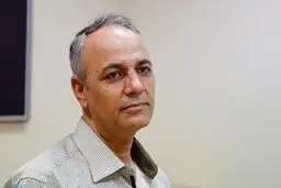 کنایه زیدآبادی با خواندن ترانه داریوش: حالا ما موندیم و این ویرانه‌ها!
