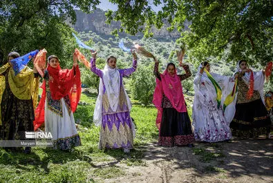 آیین دست بوسون عروسی بختیاری