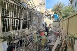 ریزش مرگبار ساختمان قدیمی در خیابان جمهوری تهران + ویدیو