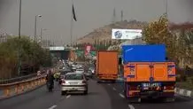 معطلی ۱۷ روزه کامیون‌ها در مرز ایران و آذربایجان / عضو اتاق بازرگانی: موضوعات سیاسی بر تجارت ایران سایه انداخته