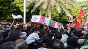 تصاویری از مراسم تشییع خانواده کشته شده قشمی در جنگ