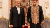 تبادل هدیه بین پزشکیان و سلطان عمان +عکس