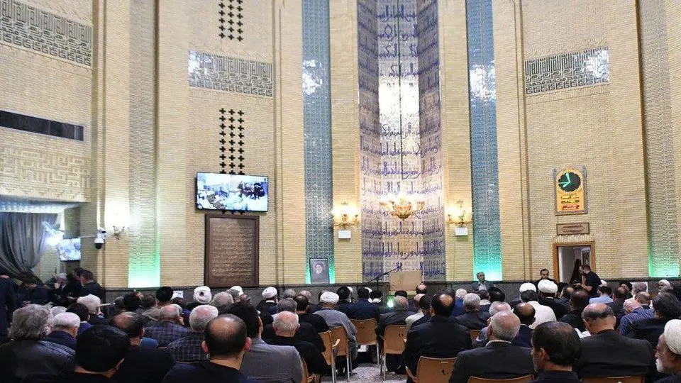 این کارگردان معروف سینما در مراسم ختم همسر آیت‌الله سیستانی حضور داشت + عکس