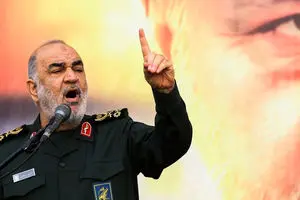 فرماندهان ارشد در منزل شهید سلامی+ عکس