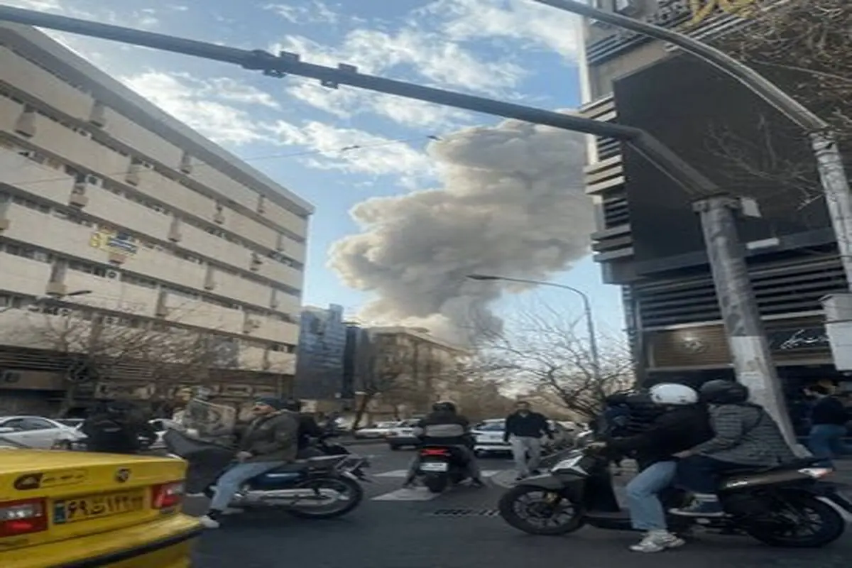 شلیک پدافند هوایی به سمت اهداف متخاصم دشمن در آسمان تهران