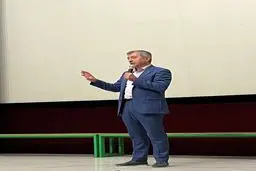 فضانورد روس به ایران آمد
