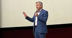 فضانورد روس به ایران آمد
