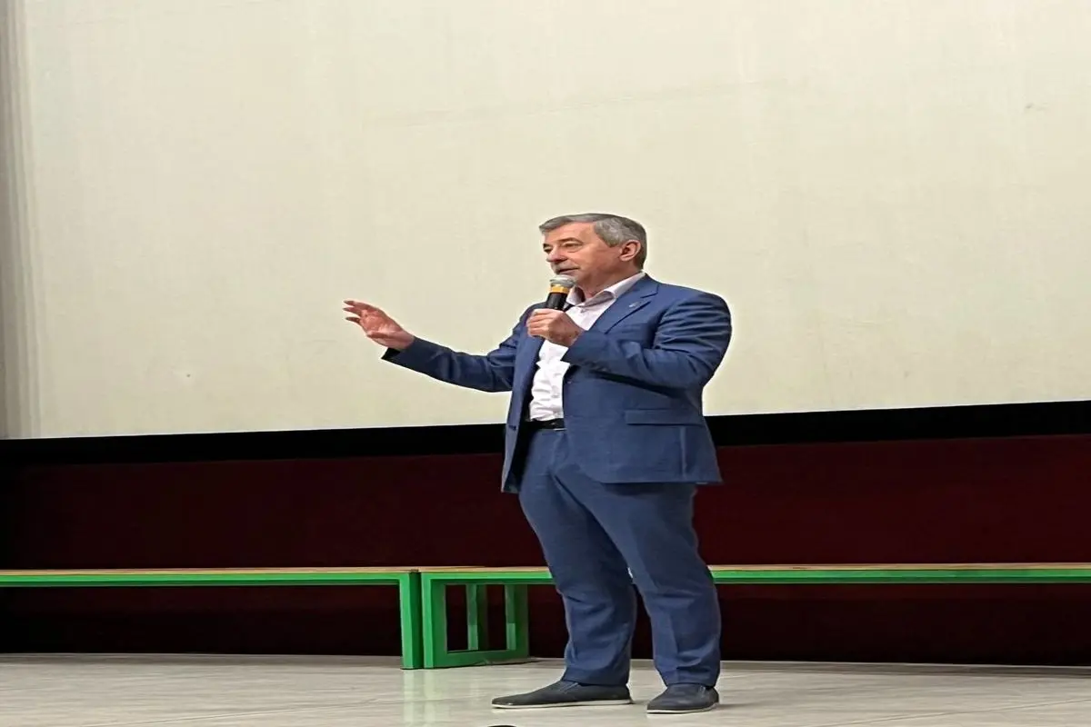 فضانورد روس به ایران آمد
