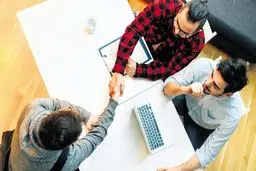 مصاحبه استخدامی دانشگاه علوم پزشکی قزوین بدون تعطیلی برگزار می شود