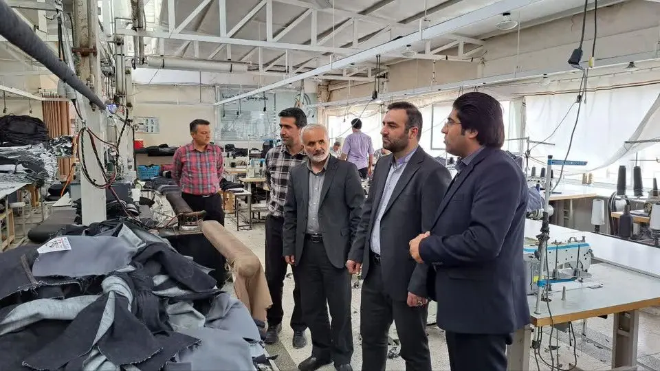 تولیدکنندگان استان، تولید پوشاک ایرانی اسلامی را در اولویت قرار دهند 