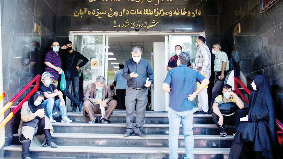 سلامت زیر  تیغ سیاست
