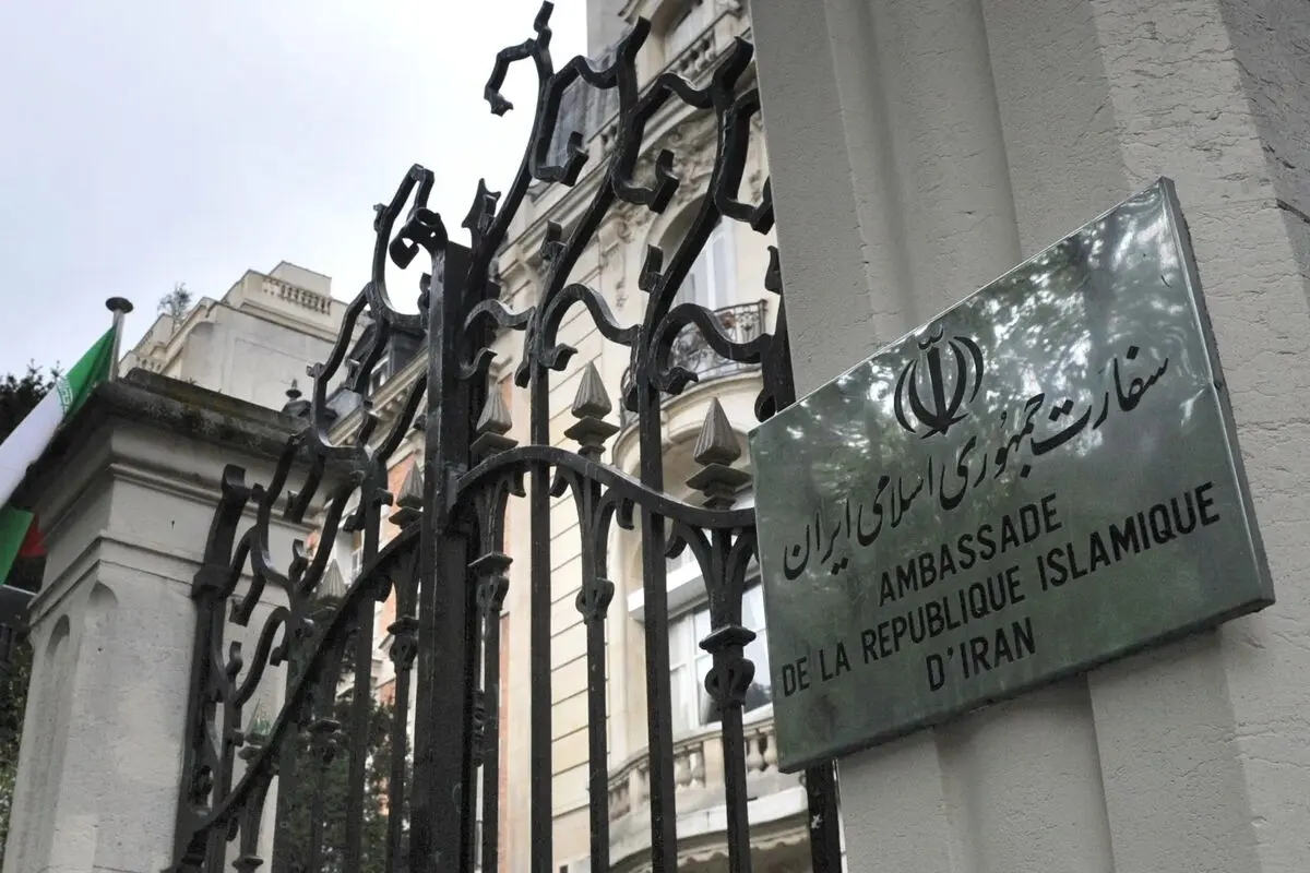 فرانسه: به علت اقدامات ایران علیه ۲ دیپلمات فرانسوی ۲ کارمند سفارت ایران را اخراج کردیم