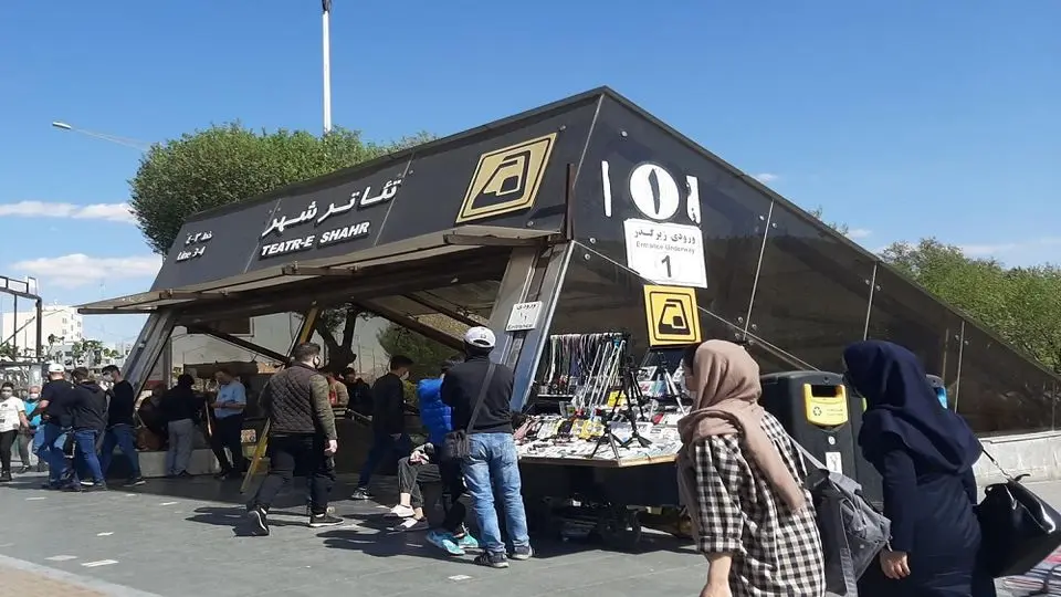 گزارش «فرهیختگان» از برخورد با زنان در چهارراه ولیعصر؛ در متروی تئاترشهر چه خبر است؟