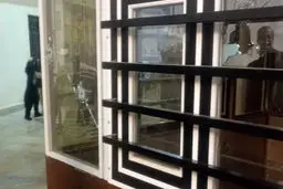 اولین ویدئو از لحظه حمله تروریستی در شاهچراغ/ ویدئو


