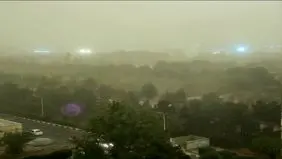 خیابان آزادی بر اثر سقوط درخت بسته شد