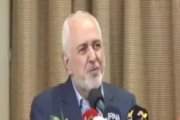 گاف ظریف هنگام خواندن شعر حافظ + ویدئو