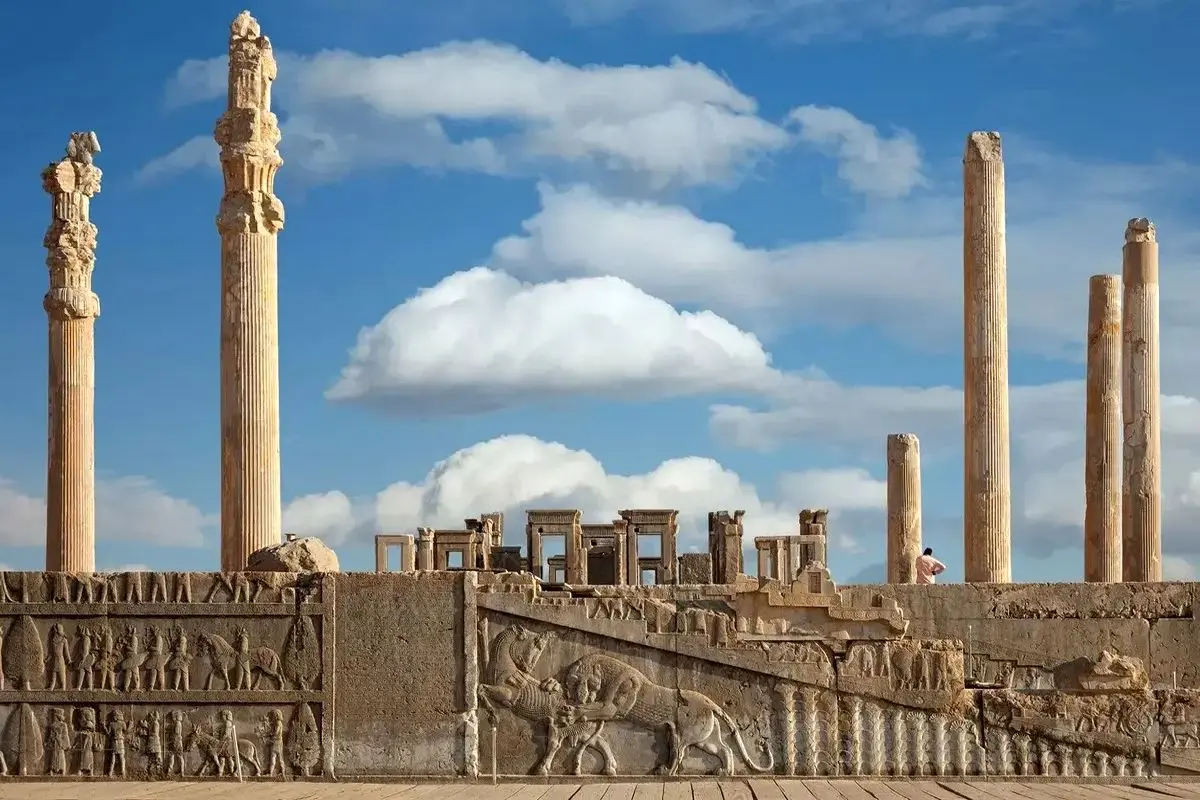 کارزار مردمی هشدار درباره خطر خروج تخت جمشید از فهرست میراث جهانی بیش از ۹ هزار امضا گرفت