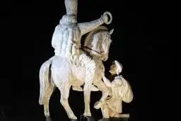 تماشای دوباره‌ ایران در چهره‌ شاپور
