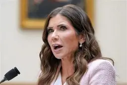 ترامپ وزیر امنیت داخلی آمریکا را برکنار کرد