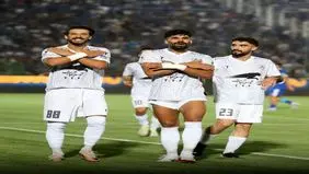 پایان نیمه اول بازی استقلال و ذوب آهن/ ذوب آهن برای برد آمده است