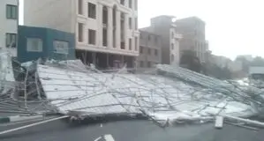 سقوط داربست در لنگرود/ ۱۶ نفر مصدوم شدند