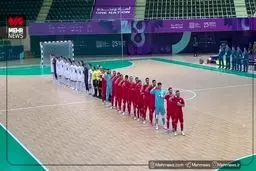 پخش سرود ایران و سلام بازیکنان فوتسال به پرچم + ویدیو