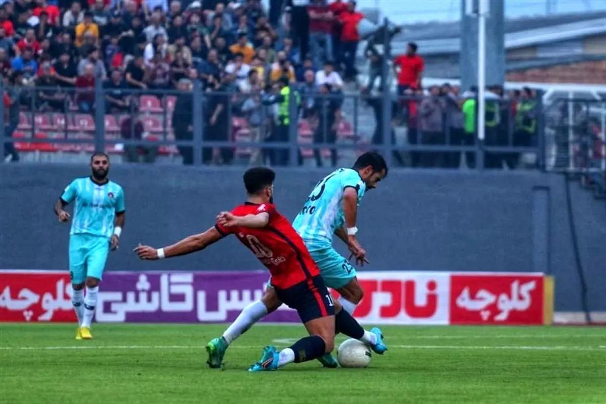پرسپولیس درجا زد، صدر آبی ماند
