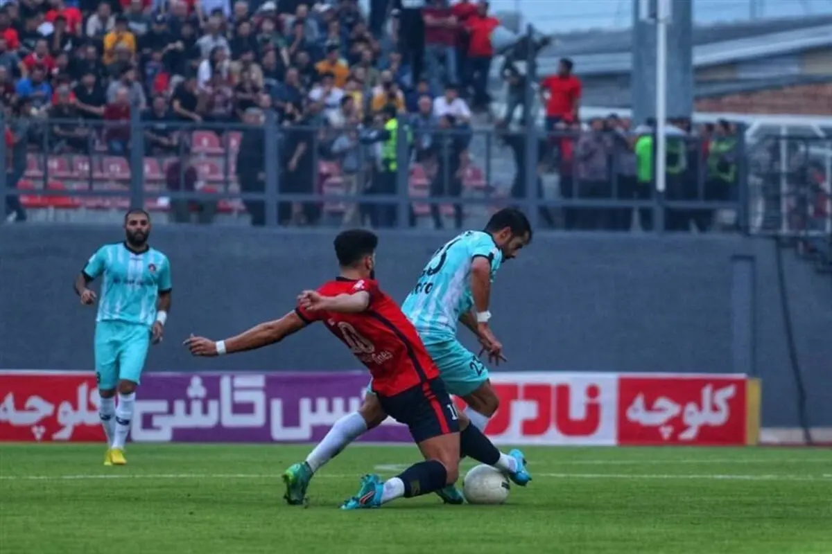 پرسپولیس درجا زد، صدر آبی ماند
