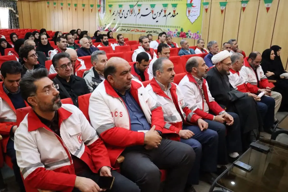 جشن انقلاب اسلامی در جمعیت هلال احمر استان همدان برگزار شد

