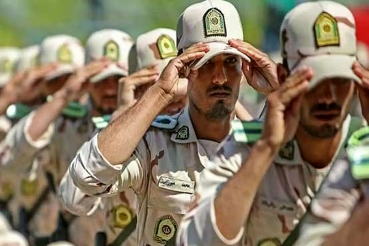 موافقت رهبر انقلاب با بخشش اضافه خدمت سربازان 
