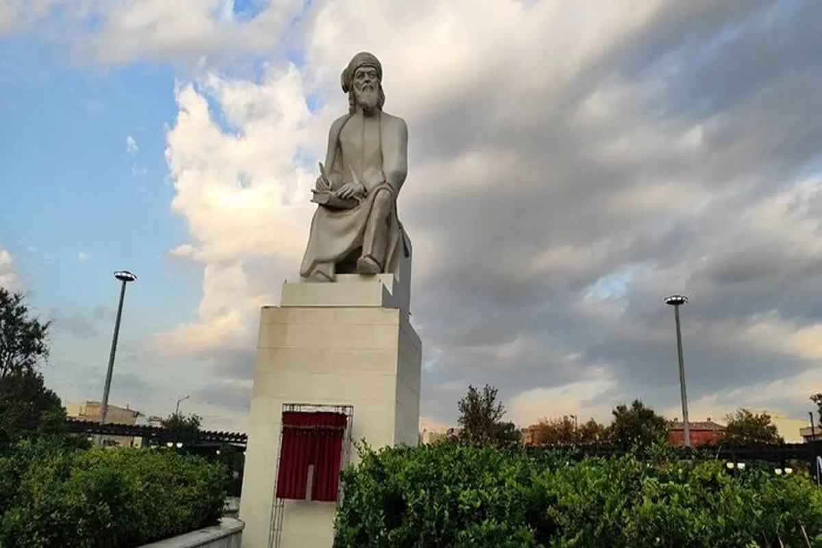 رونمایی از تندیس مولانا در میدان محمدیه تهران
