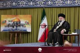 منسوب کردن دشمنی آمریکا با ملت ایران به حادثه تسخیر سفارت یک دروغ بزرگ است/ ۲۶ سال قبل از حادثه‌ سفارت، کودتای ۲۸ مرداد اتفاق افتاد

