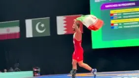 آذرپیرا هم طلا ضرب کرد/ دور افتخار آذرپیرا با پرچم ایران + ویدیو