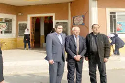 پرچم مدرسه زمردیان بالاست
