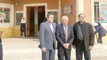 پرچم مدرسه زمردیان بالاست