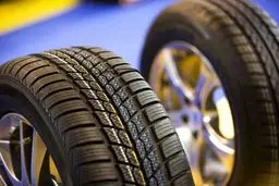 لاستیک دولتی و آزاد هم‌قیمت شدند / لاستیک پراید چند؟
