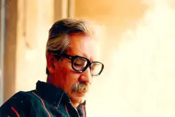 واقع‌گرایی
 احمد محمود