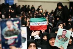 تصاویر مردمی که به دیدار رهبر انقلاب آمدند+ عکس