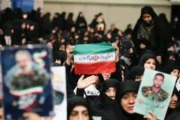 تصاویر مردمی که به دیدار رهبر انقلاب آمدند+ عکس