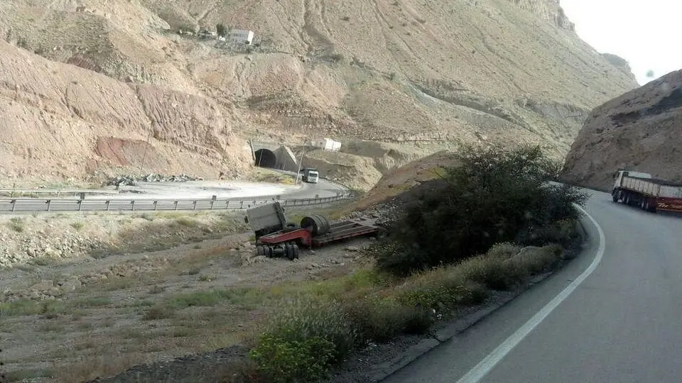 بازگشایی تونل تنگه زاغ حاجی‌آباد تا ساعاتی دیگر 