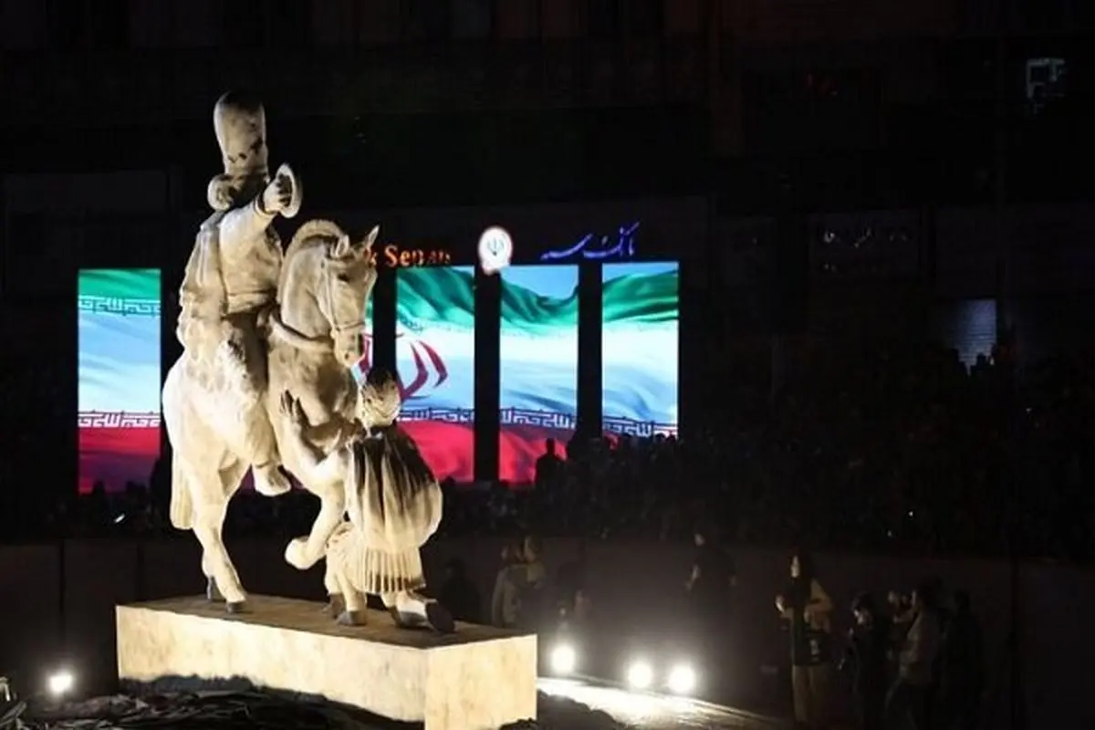 تندیس والرین از میدان انقلاب به کجا منتقل شد؟
