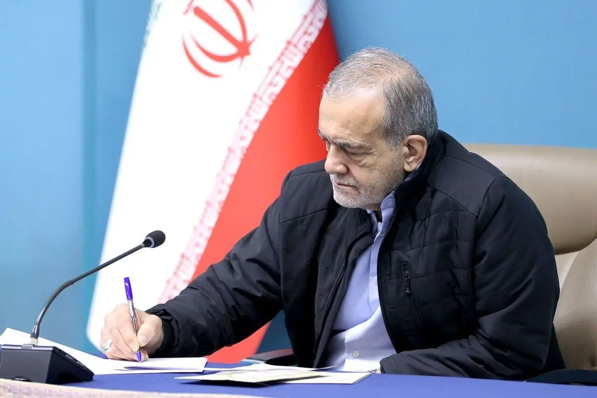 رییس جمهور و‌ اعضای هیات دولت  در یک قاب / پرسش پزشکیان  از خبرنگاران چه بود ؟