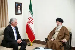 
قائد الثورة : لتشکیل ائتلاف دولی ضد غطرسة امریکا والغرب