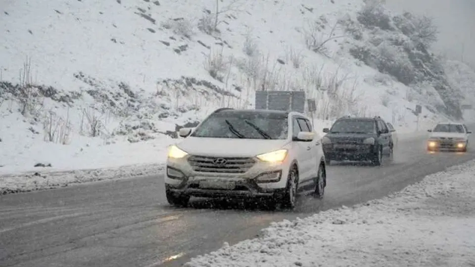 هشدار پلیس راهور: بارش برف، مه‌گرفتگی و مسدودی محورهای شریانی در کشور