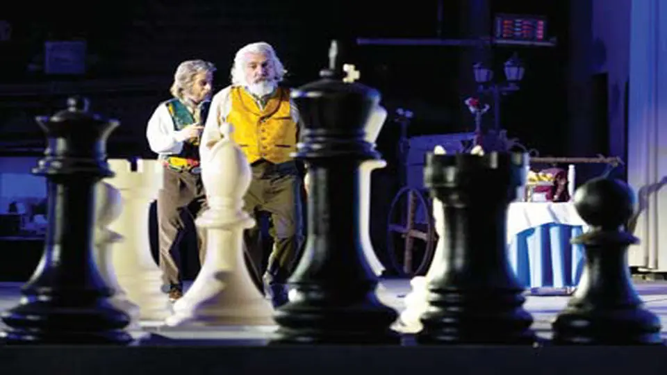 تلاشی برای اجرای تئاتری  در مقیاسی بزرگ
