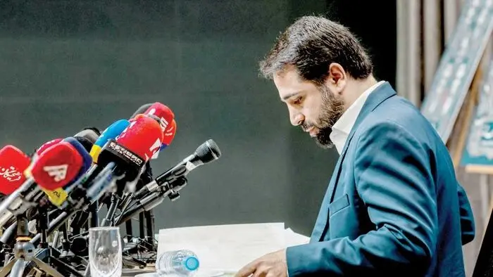 مردِ پشت درهای بسته محدودیت اینترنت