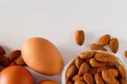 آجیل به اندازه تخم مرغ پروتئین داره؟